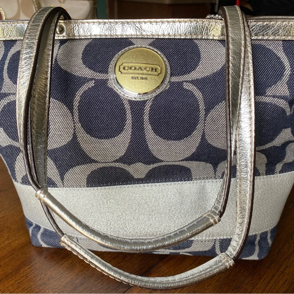 Coach Signature C jacquard and metallic tote with leather trim - Picture 3 of 7